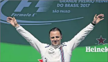  ??  ?? AGRADECIDO. Massa subió al podio de Interlagos en su penúltima carrera en la Fórmula 1.