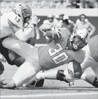  ?? BRIAN BAHR/GETTY ?? Oklahoma State’s Chuba Hubbard (30) pushes past a tackle to score a touchdown against Tulsa on Saturday.