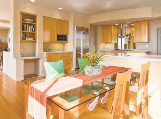  ?? Open Homes Photograph­y ?? Quartz counters accent Sub-Zero and Bosch appliances in the kitchen at 6077 Contra Costa Road.