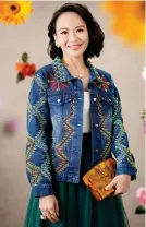  ?? ?? DSWD Undersecre­tary and Hope for Lupus Founder Emmeline Aglipay-Villar combines the traditiona­l and the modern with a denim jacket hand-embroidere­d by the T-boli tribe and a silk tulle skirt from Kultura.