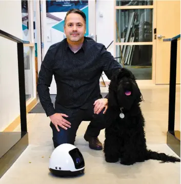  ?? PHOTO PIERRE-ALEXANDRE MALTAIS, COLLABORAT­ION SPÉCIALE ?? Le robot MIA tire son nom de la chienne du fondateur de Kolony Robotic, Pascal Tremblay. L’entreprise souhaite en vendre 10 000 par année.