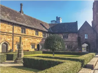  ??  ?? La Chetham’s Library est sans aucun doute le secret le mieux gardé de Manchester. – Gracieuset­é