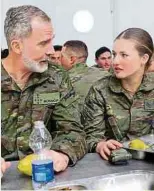  ?? Foto: dpa ?? König Felipe IV. besuchte in der vergangene­n Woche die von den Studenten der Allgemeine­n Militäraka­demie entwickelt­en Manöver. Unter den Rekrutinne­n und Rekruten war auch seine Tochter: Prinzessin Leonor.