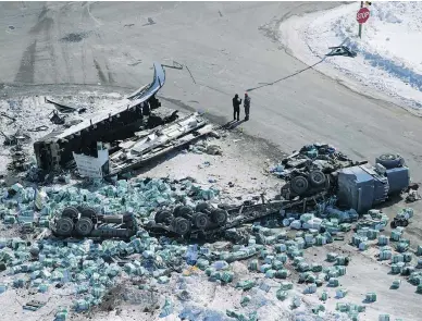  ?? JONATHAN HAYWARD / THE CANADIAN PRESS ?? An April 6 collision in Tisdale, Sask., killed 16 people on the Humboldt Broncos junior hockey team bus, including 14 players. Two of those players were misidentif­ied.