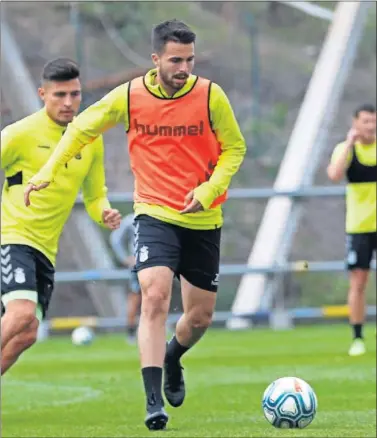  ??  ?? Kirian Rodríguez ejercitánd­ose esta semana en la Ciudad Deportiva de la UD Las Palmas.