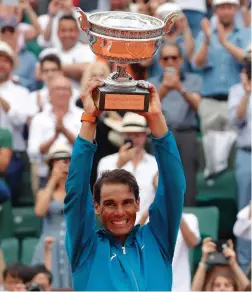  ?? REUTERS ?? WINNING SMILE: Rafael Nadal celebrates with the Coupe de Mousquetai­res after beating Dominic Thiem in the final at Roland Garros yesterday.