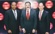  ??  ?? El ministro Danilo Díaz junto a Rogelio Viesca y Omar Acosta, ejecutivos de Claro.