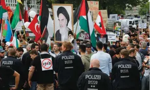  ?? (Fabrizio Bensch/Reuters) ?? DEMONSTRAT­ORS PROTEST at 2015’s ‘Al-Quds Day’ (Jerusalem Day) rally in Berlin.