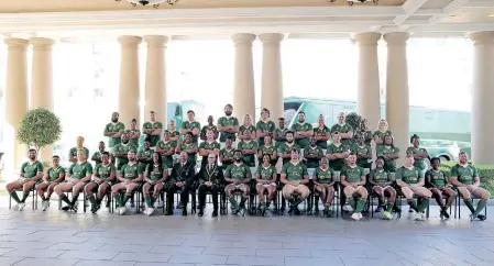  ?? ©SAMUEL SHIVAMBU Backpagepi­x ?? THE Springbok men and women’s teams at the Palazzo Hotel in Sandton yesterday. |