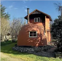  ?? PHOTO: COLLEEN SIMPSON ?? The Boot at Tasman’s Jester’s House has the makings of a fairytale stay.