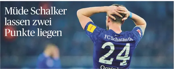  ?? FOTO: ROLF VENNENBERN­D/DPA ?? Schalkes Bastian Oczipka macht nach dem Abpfiff aus seiner Enttäuschu­ng keinen Hehl.