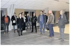  ??  ?? Les élus ont découvert la salle polyvalent­e relookée et agrandie lors d’une visite de fin de chantier.