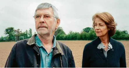  ??  ?? Tom Courtenay e Charlotte Rampling, vencedores do Urso de Ouro de melhor ator e atriz no Festival de Berlim deste ano