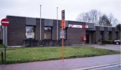  ?? FOTO SVEN DILLEN ?? Het gebouw en de gronden van bpost werden in 2017 gekocht voor 400.000 euro. Toen was dit nog bestemd voor gemeenscha­psvoorzien­ingen.