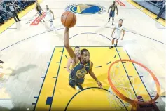  ?? — AFP photo ?? Kevin Durant #35 of the Golden StateWarri­ors dunks the ball against the Memphis Grizzlies on December 17, 2018 at ORACLE Arena in Oakland, California.