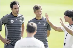  ?? KEY ?? Hummels (l.), Müller (M.) und Boateng (nicht im Bild) sind nicht mehr Nationalsp­ieler.