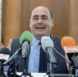  ??  ?? Isolamento domiciliar­e
Il presidente della Regione, Nicola Zingaretti, durante la conferenza stampa di venerdì: ieri ha fatto sapere di essere positivo al Covid-19