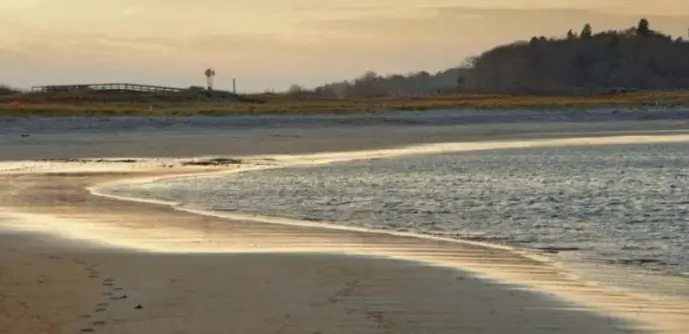  ??  ?? STROLL THE SANDS: Crane Beach in Ipswich is inviting for solitary walks in the winter.