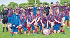  ?? ?? Dundee West Royals 2007 beat Ferry Athletic 6-3 to win the East Region Shield at North End Park.