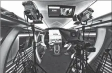  ?? SUN LIJUN / FOR CHINA DAILY ?? A studio for high definition live broadcasts on a Fuxing bullet train specially designed for the 2022 Winter Olympics.