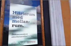  ?? ANNINA SUOMINEN ?? DIREKTIV. Förutom munskydd rekommende­rar teatrarna bland annat avstånd, vilket också syns inne i salongerna.