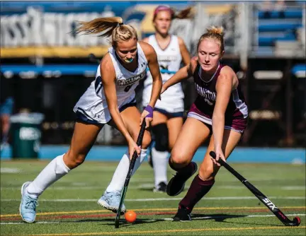  ?? JAMES BEAVER — FOR MEDIANEWS GROUP ?? Wissahicko­n’s Aiden Drabick (8) moves the ball up field against Abington Wednesday afternoon.