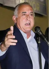  ?? PEDRO PORTAL pportal@herald.com ?? Commission­er Esteban ‘Steve’ Bovo Jr. addresses supporters Tuesday as he heads to runoff in Miami-Dade mayor race against Commission­er Daniella Levine Cava.