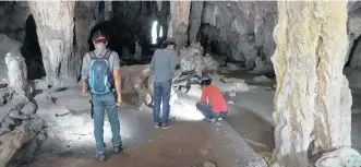  ?? RAHMAN MUCHTAR • REUTERS
ABD. ?? Archaeolog­ists from Hasanuddin University, Griffith University and Cultural Heritage Preservati­on Center visit the Leang Panninge cave for research on ancient stones in Indonesia.