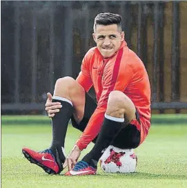  ?? FOTO: AP ?? Alexis, con el futuro en el aire El delantero chileno está de vacaciones en su país