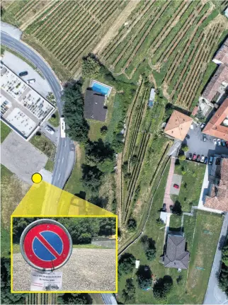  ??  ?? Una ventina di nuovi stalli a Besazio, per regolarizz­are la piazzetta