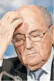  ??  ?? RENIEGAN DE ÉL . Joseph Blatter fue suspendido por la FIFA.