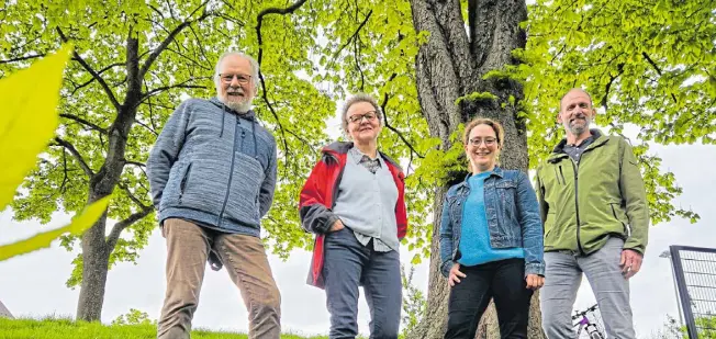  ?? Foto: Veranstalt­er ?? Burkhard Beinlich (v. l.) Margret Golüke-knuhr, Stefanie Reuter und Uli Kros freuen sich als Teil des Teams der Vortragsre­ihe „Wildschön informiert“auf die Gespräche.