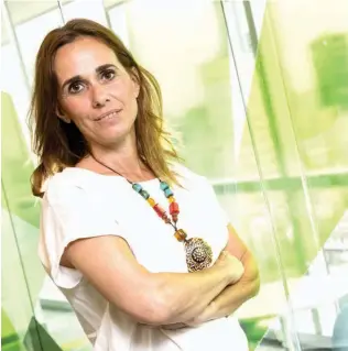  ??  ?? Julia Lois, del HSBC: “La experienci­a es diferente a si el cliente fuera por su cuenta”.