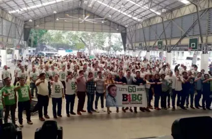  ?? —LEO UDTOHAN ?? BAYAN FOR BONGGO Several mayors and other local officials launch on Saturday the Bayan for Bong Go Bohol Movement in Tagbilaran City. The special assistant to the President, however, didn’t attend the event.