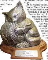  ??  ?? Jennifer McKay purchased this pewter and wood urn to hold the ashes of her cat, Oscar.