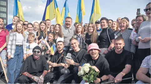  ?? ?? Eurovision winners Kalush Orchestra with Ukrainians as they arrive at the Ukraine-Poland border crossing point near the village of Krakovets.
