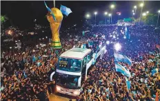  ?? AFP ?? Argentina’s players celebratin­g on board a bus with supporters as they leave Ezeiza Internatio­nal Airport.