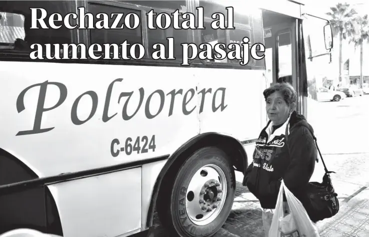  ??  ?? Usuarios de las rutas urbanas de transporte, coincidier­on en rechazar el pretendido incremento en las tarifas de pasaje, de 11 a 15 pesos /ANTONIO MELÉNDEZ