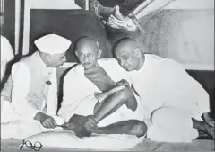  ?? UIG VIA GETTY IMAGES ?? MK Gandhi with Vallabhbha­i Patel and Jawaharlal Nehru, 1947