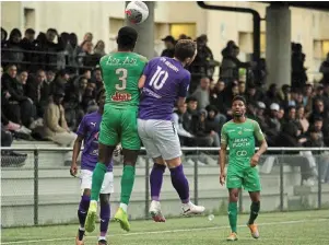  ?? | PHOTO : LUCAS THUAUDET ?? La lutte fut âpre entre Bréquigny et Locminé.