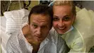  ??  ?? Алексей Навальный с супругой Юлией во время лечения в клинике "Шарите"