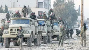  ?? AFP ?? Syrian army soldiers advance on a road in the northern Aleppo countrysid­e yesterday.