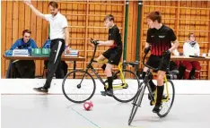  ?? Foto: Kaspar Mayer ?? Für die Mindelheim­er U 17 Radballer Fabian Sturm (links) und Marco Aufmuth war im Viertelfin­ale Endstation.