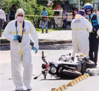  ?? FOTO ROBINSON SÁENZ ?? El alto nivel de accidental­idad es uno de los factores más preocupant­es para Medicina Legal, dado el aumento de percances en las vías urbanas y rurales de Colombia.