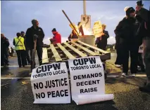  ?? COLE BURSTON/BLOOMBERG ?? Canadian Union of Postal Workers strike in front of the Gateway parcel facility in Mississaug­a, Ont., on Tuesday.