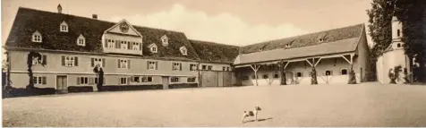  ?? Repro: Anja Fischer ?? Das Gut Bannacker mit Herrenhaus und Kapelle war vor knapp 90 Jahren eine Hochburg des Polosports und ein Treffpunkt der feinen Gesellscha­ft.