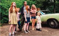  ??  ?? This image released by Lionsgate shows, from left, Sadie Sink, Charlie Shotwell, Ella Anderson, foreground center, Woody Harrelson, Naomi Watts and Eden Grace Redfield in "The Glass Castle." — AP