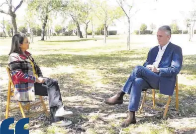  ?? MEDITERRÁN­EO ?? Loles García, entrevistó al candidato a la presidente de la Generalita­t de Podem y EU.