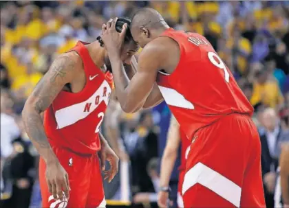  ?? / EZRA SHAW (AFP) ?? Leonard e Ibaka, durante el encuentro ante los Warriors.