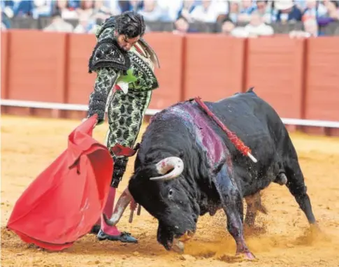  ?? // EFE ?? Morante de la Puebla, durante la faena a su segundo toro, al que cortó dos orejas